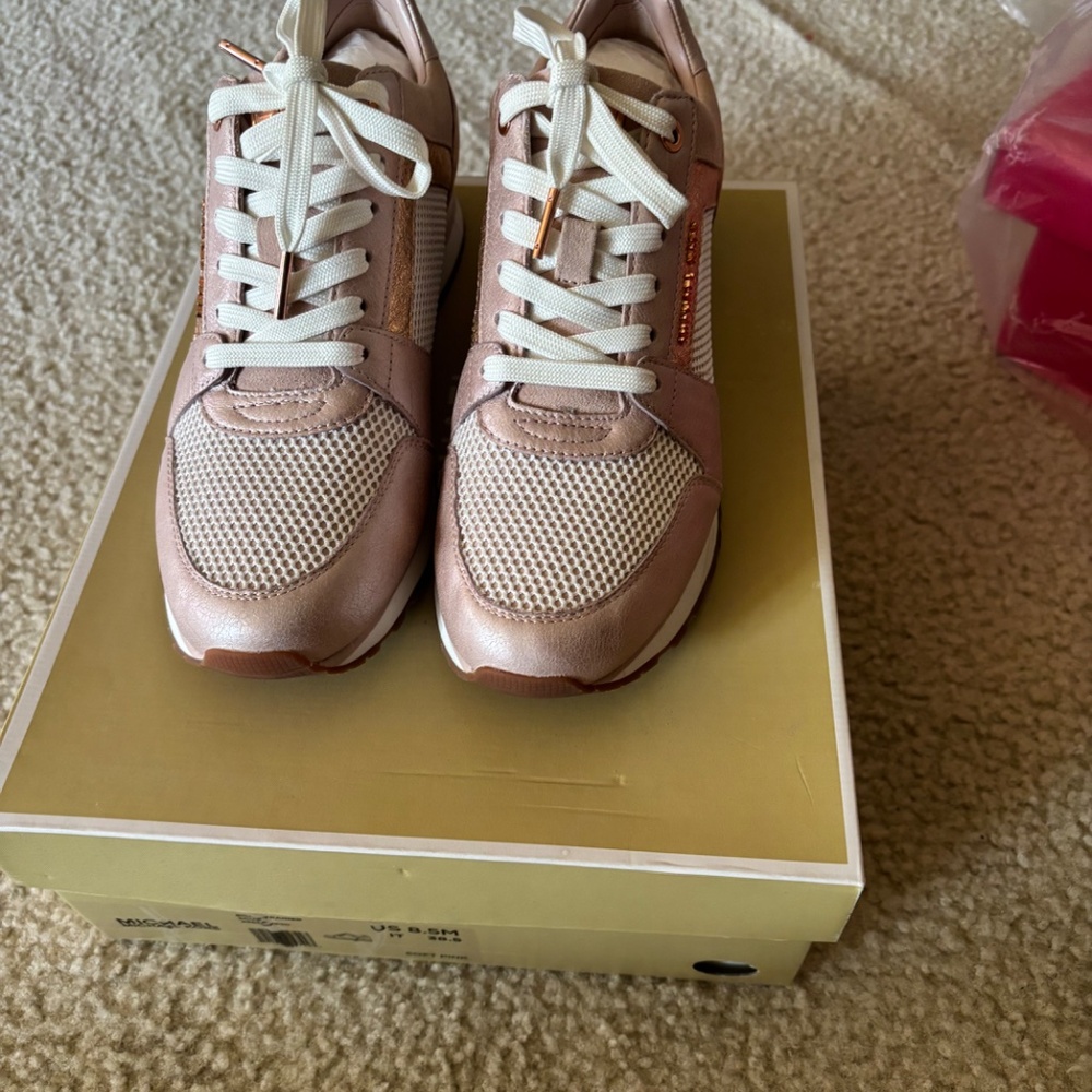 Sneakers - Picture 2 of 4